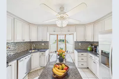 9 Pewter Lane, Hicksville, NY 11801 - Photo 8