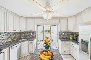 9 Pewter Ln, Hicksville, NY 11801 - Photo 8