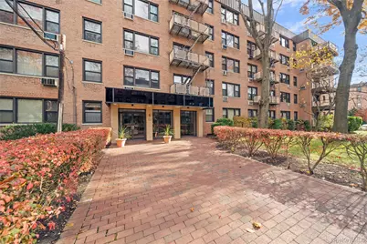 6 Birchwood Court #3H, Mineola, NY 11501 - Photo 1