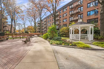 6 Birchwood Court #3H, Mineola, NY 11501 - Photo 2