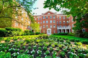 90 Knightsbridge Rd, Great Neck, NY 11021 - Photo 2