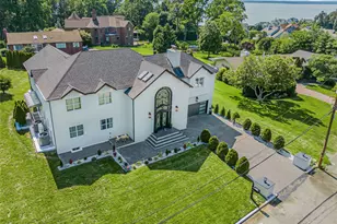 3 Fairview Ln, Glen Cove, NY 11542 - Photo 4