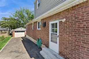 512 Nassau Blvd, Williston Park, NY 11596 - Photo 16