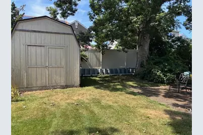 68 Knoll Street, Lindenhurst, NY 11757 - Photo 12