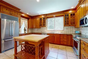 124 Montauk Hwy, Westhampton, NY 11977 - Photo 28