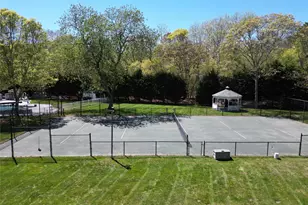 124 Montauk Hwy, Westhampton, NY 11977 - Photo 12