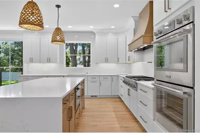 654 Caledonia Road, Dix Hills, NY 11746 - Photo 16