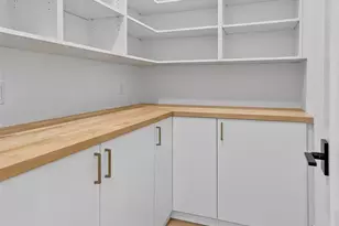 32A Pine Rd, Syosset, NY 11791 - Photo 20