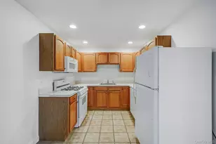 1126 Savoy Dr, Melville, NY 11747 - Photo 4