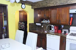 24 Garnet Pl, Elmont, NY 11003 - Photo 26