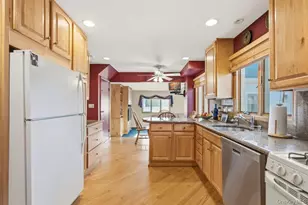 29 Munson Ct, Melville, NY 11747 - Photo 14