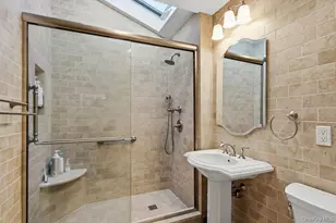 29 Munson Ct, Melville, NY 11747 - Photo 28