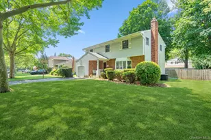 29 Munson Ct, Melville, NY 11747 - Photo 2