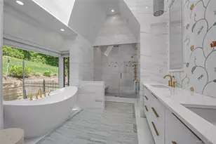 6 Hamptworth Dr, Great Neck, NY 11024 - Photo 12