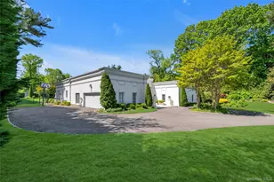 6 Hamptworth Dr, Great Neck, NY 11024 - Photo 16