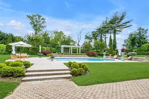 6 Hamptworth Dr, Great Neck, NY 11024 - Photo 20