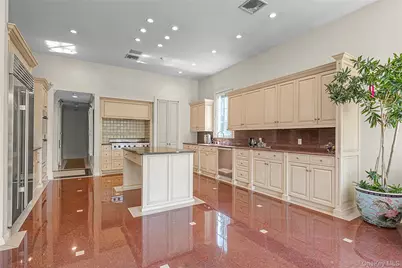 6 Hamptworth Drive, Great Neck, NY 11024 - Photo 8