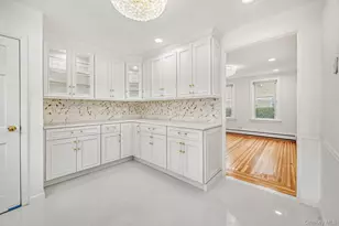 37 Keystone Pl, Hewlett, NY 11557 - Photo 18