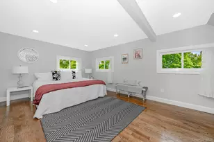 33 Ball Park Ln, Hicksville, NY 11801 - Photo 20