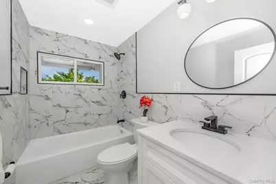 33 Ball Park Lane, Hicksville, NY 11801 - Photo 14