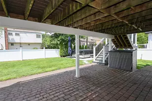 112 Ursula Dr, Roslyn, NY 11576 - Photo 36