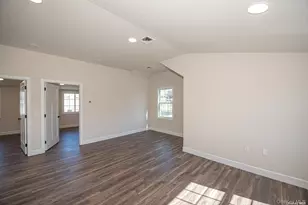 1090 New York Ave, Huntington Station, NY 11746 - Photo 4