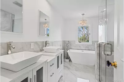 12 Foxhurst Court, Manhasset Hills, NY 11040 - Photo 36