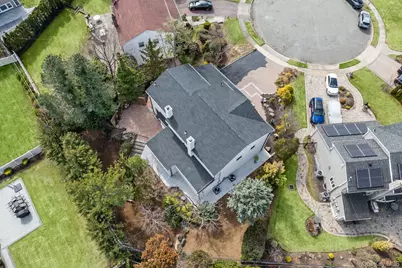 12 Foxhurst Court, Manhasset Hills, NY 11040 - Photo 2