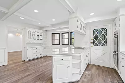 12 Foxhurst Court, Manhasset Hills, NY 11040 - Photo 24