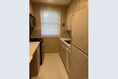 252-33 63rd Avenue #Upper Level, Little Neck, NY 11362 - Photo 4