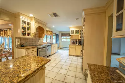 6 Cambridge Drive, Smithtown, NY 11787 - Photo 10