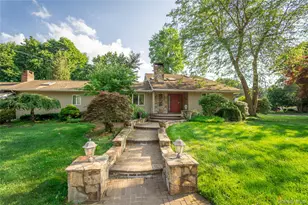 6 Cambridge Dr, Smithtown, NY 11787 - Photo 2