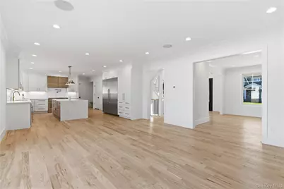 12 School House Lane, Syosset, NY 11791 - Photo 8