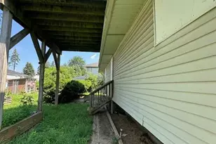 190 Burlington Ave, Deer Park, NY 11729 - Photo 2