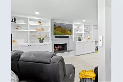 881 Surf Street, Lindenhurst, NY 11757 - Photo 10