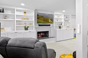 881 Surf St, Lindenhurst, NY 11757 - Photo 10