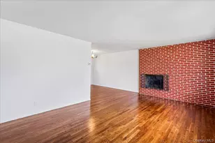 19 Dakota St, Hicksville, NY 11801 - Photo 4