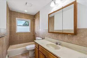 19 Dakota St, Hicksville, NY 11801 - Photo 20