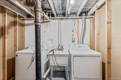 19 Dakota Street, Hicksville, NY 11801 - Photo 24