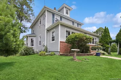 457 Secatogue Avenue, Farmingdale, NY 11735 - Photo 30