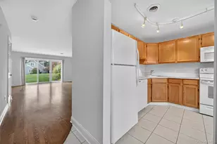 204 Stoneway Ln, Peekskill, NY 10566 - Photo 2
