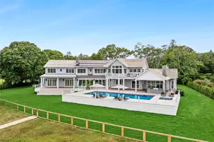 551 Main St, Quiogue, NY 11978 - Photo 2