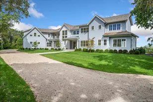 551 Main St, Quiogue, NY 11978 - Photo 2