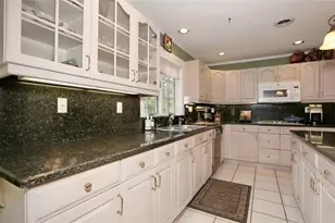 18 Mesa Pl, Nanuet, NY 10954 - Photo 10