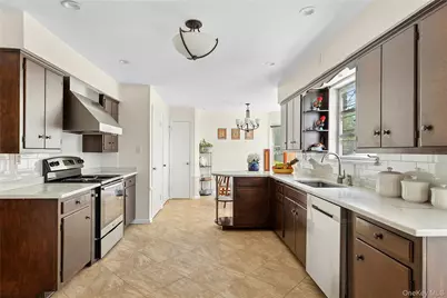 107 California Avenue, Freeport, NY 11520 - Photo 14