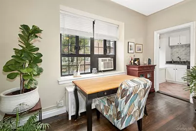 45 W Pondfield Road #1F, Bronxville, NY 10708 - Photo 6