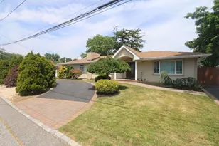 148 Spruce St, Lindenhurst, NY 11757 - Photo 2