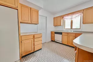 30 Ashford Dr, Bohemia, NY 11716 - Photo 24