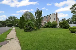 30 Ashford Dr, Bohemia, NY 11716 - Photo 4