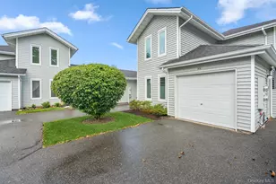 914 Fenway Rd, Saint James, NY 11780 - Photo 2